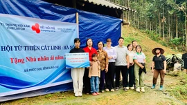 Xã Phúc Lợi: Trao hỗ trợ xây dựng Nhà nhân ái cho hộ hoàn cảnh đặc biệt khó khăn