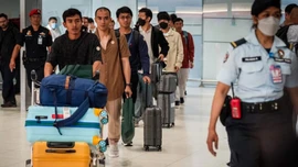 20 thủy thủ Thái Lan về nước sau vụ tàu bị tấn công ở eo biển Hormuz