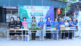 Công an Lào Cai đồng hành, tiếp sức sĩ tử trong ngày thi đầu tiên