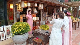 Người trẻ làm mới cách ăn Tết giữa nhịp sống hiện đại