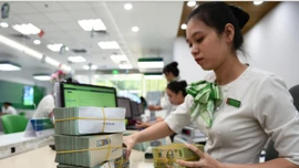 Lãi suất tiết kiệm lên 8% một năm