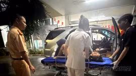 Cảnh sát giao thông Lào Cai kịp thời dẫn đường, đưa cháu bé gặp tai nạn đi cấp cứu