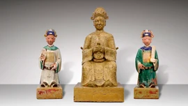 Cận cảnh bộ tượng bảo vật quốc gia gốm men nhiều màu Tam quan Đại đế