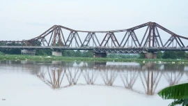 Hà Nội cấm toàn bộ xe lưu thông trên phần đường bộ cầu Long Biên trong 2 tháng