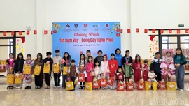 Ấm áp chương trình “Tết sum vầy - đong đầy hạnh phúc” tại Trung tâm công tác xã hội và Bảo trợ xã hội tỉnh