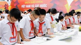 Quyền Bộ trưởng GD-ĐT trả lời về việc xác nhận học bạ thay cấp bằng THCS