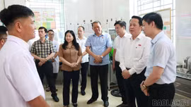 Đoàn giám sát Quốc hội khảo sát hoạt động trạm y tế cơ sở tại Lào Cai
