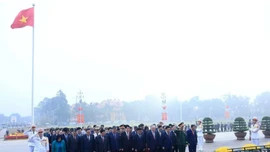 Các đại biểu dự Đại hội XIV của Đảng viếng Chủ tịch Hồ Chí Minh