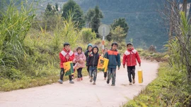 Nỗ lực chăm lo nhiều hơn cho học sinh vùng biên