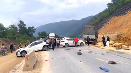 Tai nạn liên hoàn giữa 11 ô tô trên cao tốc La Sơn - Hòa Liên