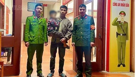 Công an phường Sa Pa kịp thời hỗ trợ tìm kiếm, bàn giao cháu bé 4 tuổi đi lạc cho gia đình