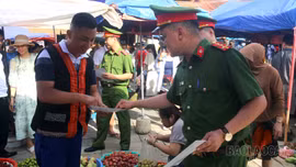 Đưa tuyên truyền phòng, chống ma túy đến gần người dân qua phiên chợ văn hóa Bắc Hà