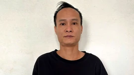 Kẻ điều hành đường dây lừa đảo từ Campuchia về đầu thú