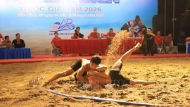 Gần 600 vận động viên tranh tài tại Giải Vô địch và vô địch trẻ Vật bãi biển quốc gia