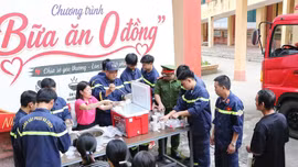 Phát 400 suất cháo miễn phí được phát đến bệnh nhân và người nhà bệnh nhân