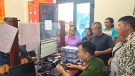 Trịnh Tường ra quân hỗ trợ người dân kích hoạt tài khoản định danh, tích hợp an sinh xã hội trên VNeID