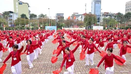 'Rèn luyện thân thể theo gương Bác Hồ vĩ đại' hưởng ứng Ngày Thể thao Việt Nam