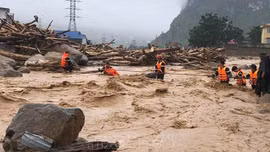 Mưa lớn kéo dài, cảnh báo lũ trên các sông ở Bắc Bộ
