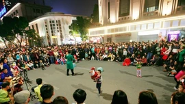 Phố đi bộ hồ Gươm tạm dừng hoạt động để phục vụ công tác bầu cử