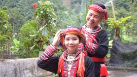 Hạnh phúc của Nhân dân là mục tiêu cao nhất của Đảng.