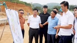 Phó Chủ tịch UBND tỉnh Phan Trung Bá kiểm tra tình hình triển khai các cụm công nghiệp phía Nam tỉnh