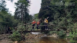 Chinh phục đỉnh Fansipan bằng đường bộ: Văn minh và trách nhiệm