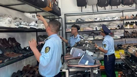 Vượt khó quản lý thị trường dịp cuối năm