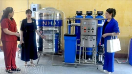 Hội LHPN tỉnh tặng thiết bị cho các trường thuộc Dự án “Xây dựng trường học an toàn hơn với thiên tai”