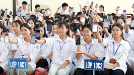 Lào Cai: Khởi động chiến dịch "Không một mình" - bảo vệ trẻ em khỏi bắt cóc online