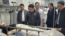 Chủ tịch UBND tỉnh Lào Cai Nguyễn Tuấn Anh thăm hỏi nạn nhân vụ tai nạn giao thông đặc biệt nghiêm trọng xảy ra tại xã Phình Hồ