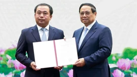 Thủ tướng trao Quyết định giao Quyền Bộ trưởng Bộ Nông nghiệp và Môi trường