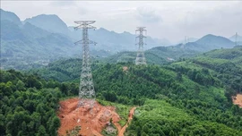 Đường dây 500kV Lào Cai – Vĩnh Yên: Hoàn thành kéo dây những khoảng néo đầu tiên