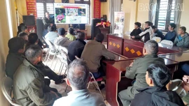 Tuyên truyền pháp luật đối với du khách và người dân khi chinh phục đỉnh Phansipang bằng đường bộ