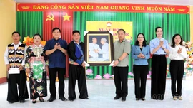 Phó Chủ tịch HĐND tỉnh Lý Bình Minh dự Ngày hội Đại đoàn kết với Nhân dân thôn Pín Pé