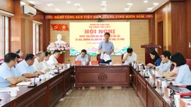 Phó Chủ tịch Thường trực UBND tỉnh Nguyễn Thế Phước duyệt văn kiện đại hội các xã Tả Van, Mường Bo, Bản Hồ