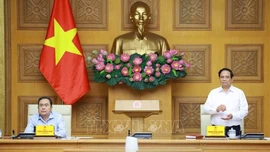 Thủ tướng: Thể chế hóa ngay các Nghị quyết của Bộ Chính trị mới ban hành vào cuộc sống