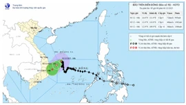 Bão số 15 đang suy yếu trên khu vực phía Tây Bắc Biển Đông