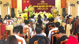 Đồng chí Giàng Thị Dung, Phó Bí thư Tỉnh ủy, Chủ tịch Ủy ban Mặt trận Tổ quốc Việt Nam tỉnh dự và chỉ đạo Đại hội đại biểu Đảng bộ xã Tân Hợp 