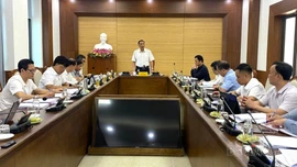 Phó Bí thư Thường trực Tỉnh ủy Hoàng Giang duyệt văn kiện Đại hội Đảng bộ xã Tà Xi Láng, Phình Hồ