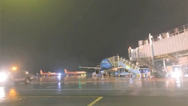 Hàng loạt chuyến bay tạm dừng khai thác do ảnh hưởng bão Wipha