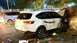 Hà Nội: Ô tô tông liên hoàn 2 xe con và 1 xe máy, 1 người tử vong