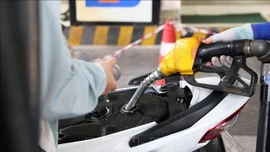 Giá xăng dầu đồng loạt giảm
