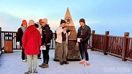 Nhiệt độ giảm xuống 0°C, đỉnh Fansipan xuất hiện băng