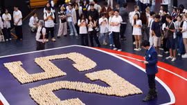 Xác lập kỷ lục Guinness thế giới từ 631 ổ bánh mì Việt