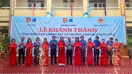 Tỉnh đoàn Lào Cai phối hợp với Thành đoàn Thành phố Hồ Chí Minh khánh thành công trình kè chống sạt lở tại xã Phong Dụ Hạ
