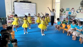 Thầy và trò phường Âu Lâu trở lại trường sau lũ