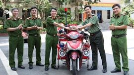 Trường Đại học Phòng cháy chữa cháy trao tặng xe mô tô đa năng cho Công an tỉnh Lào Cai