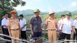Phó Chủ tịch Thường trực UBND tỉnh Lào Cai trực tiếp chỉ đạo tại hiện trường xảy ra vụ tai nạn đặc biệt nghiêm trọng tại xã Việt Hồng