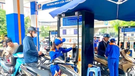 Xăng, dầu đồng loạt giảm giá bán lẻ