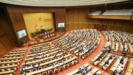 Quốc hội họp kỳ cuối cùng của nhiệm kỳ, phê chuẩn, bầu một số chức danh lãnh đạo